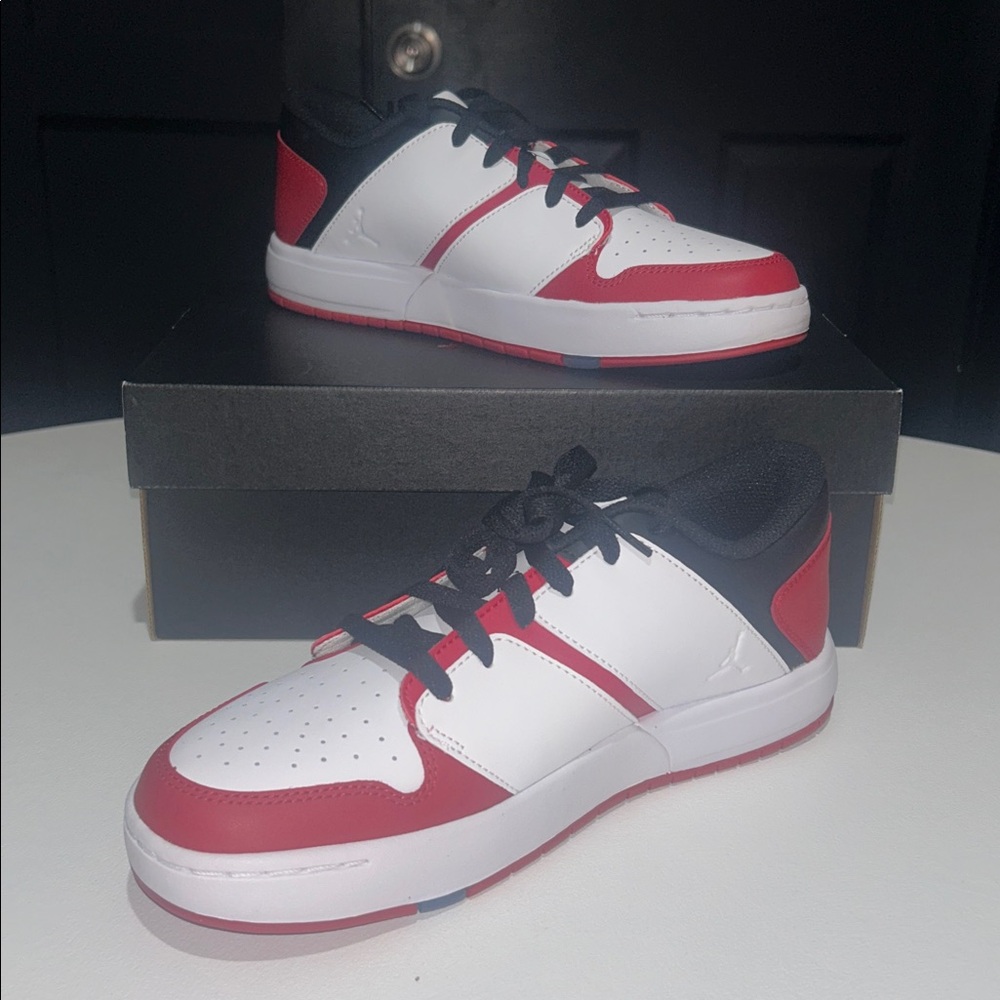 Jordan Nu Retro 1 Low “Varsity Red White Black” Youth Size 7Y - Picture 2 of 12